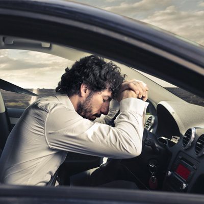 نصائح لمقاومة النوم خلال تنقلاتك في السيارة | Rajil